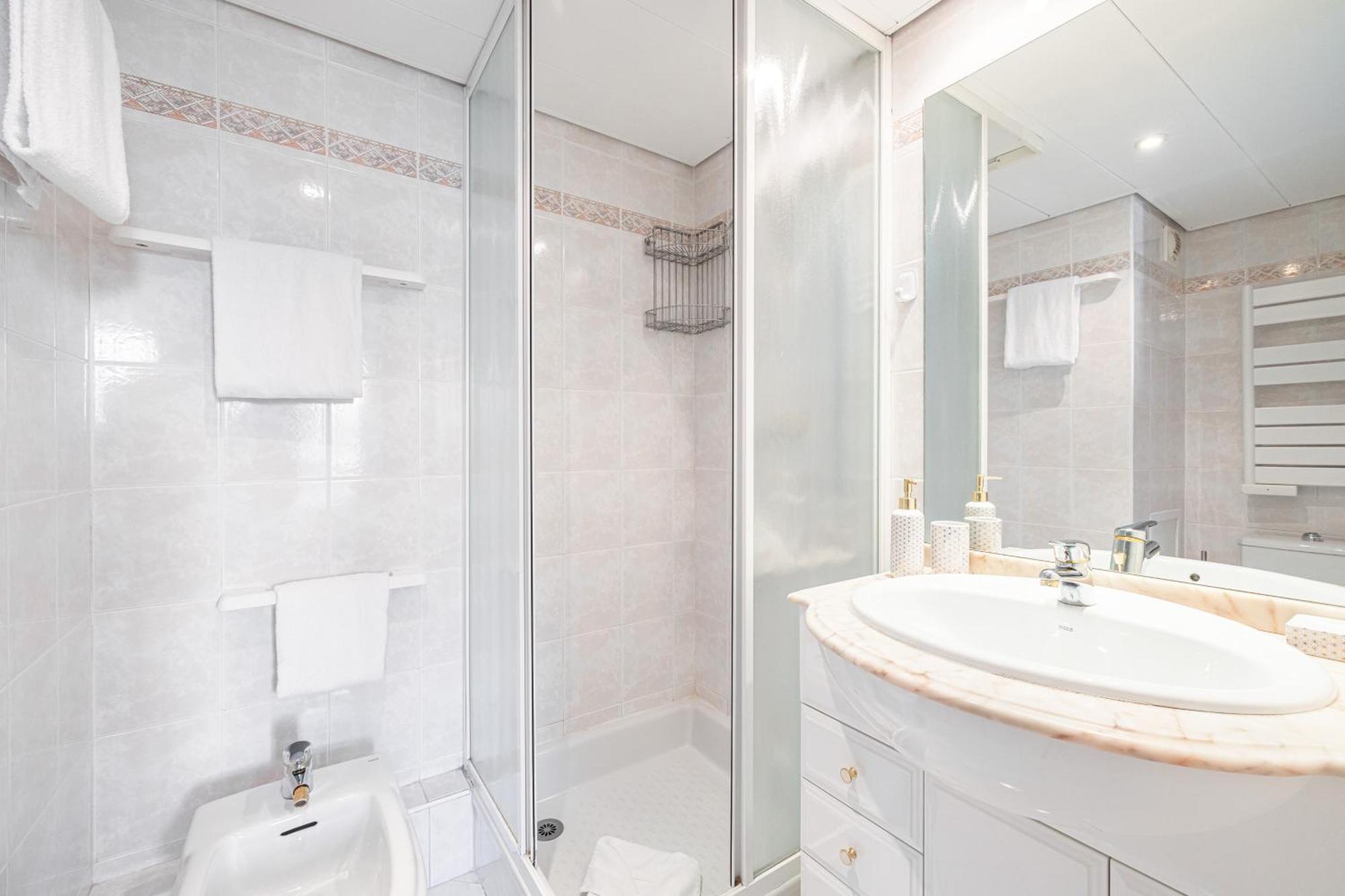 Eden Park 2 Piece, Clim, Parking * Menton