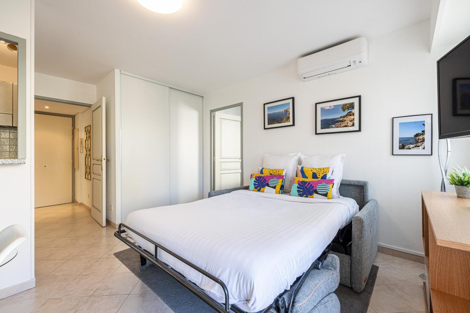 Eden Park 2 Piece, Clim, Parking Menton