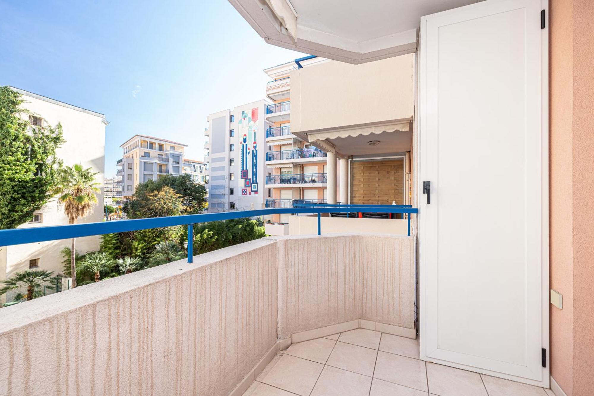 Eden Park 2 Piece, Clim, Parking *