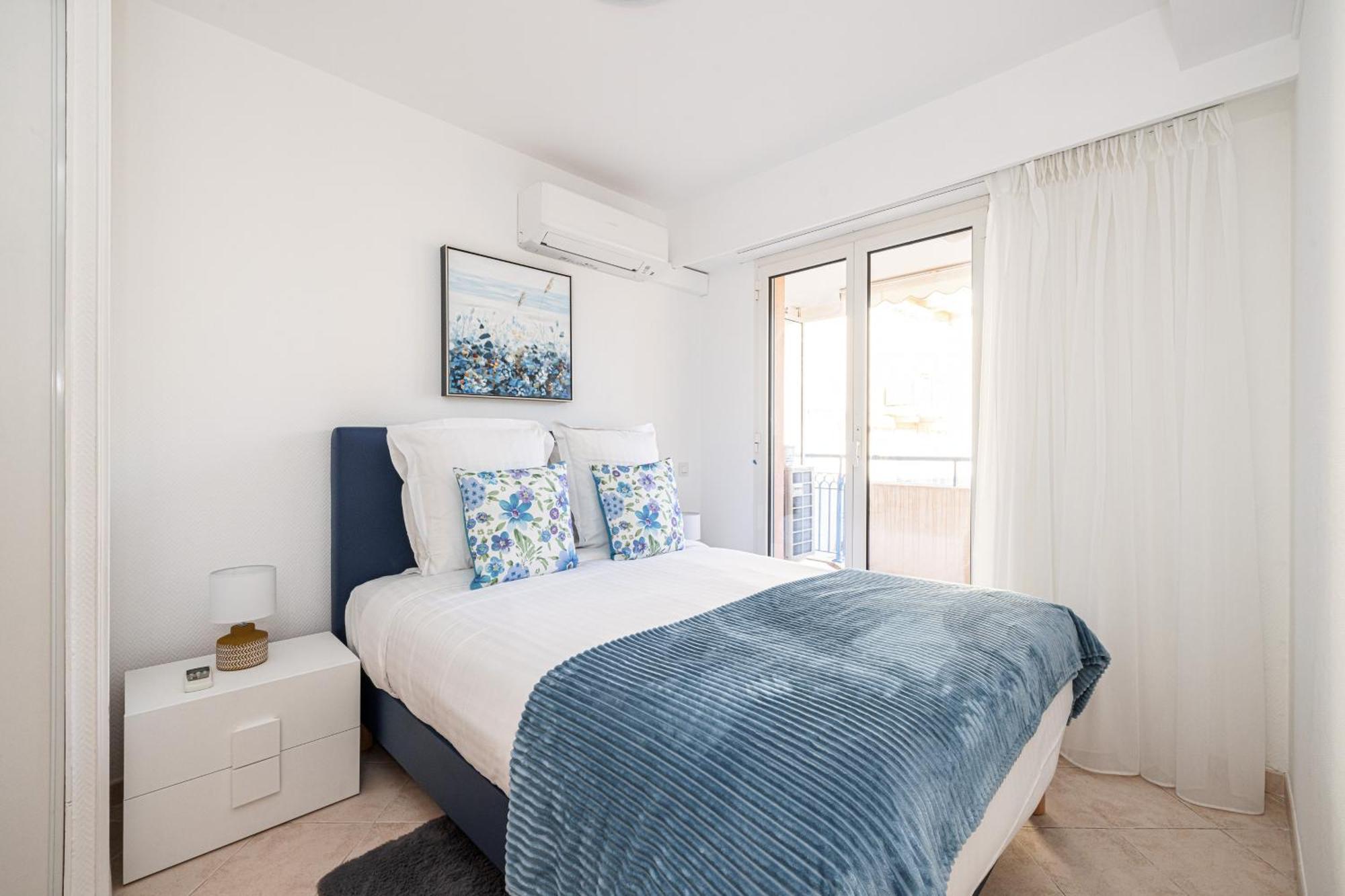 Eden Park 2 Piece, Clim, Parking Menton