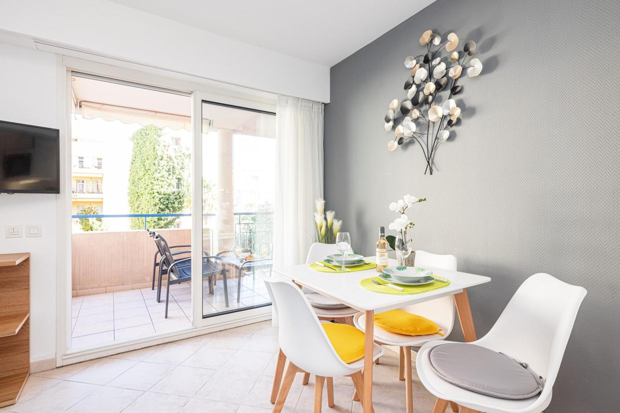 Eden Park 2 Piece, Clim, Parking * Menton